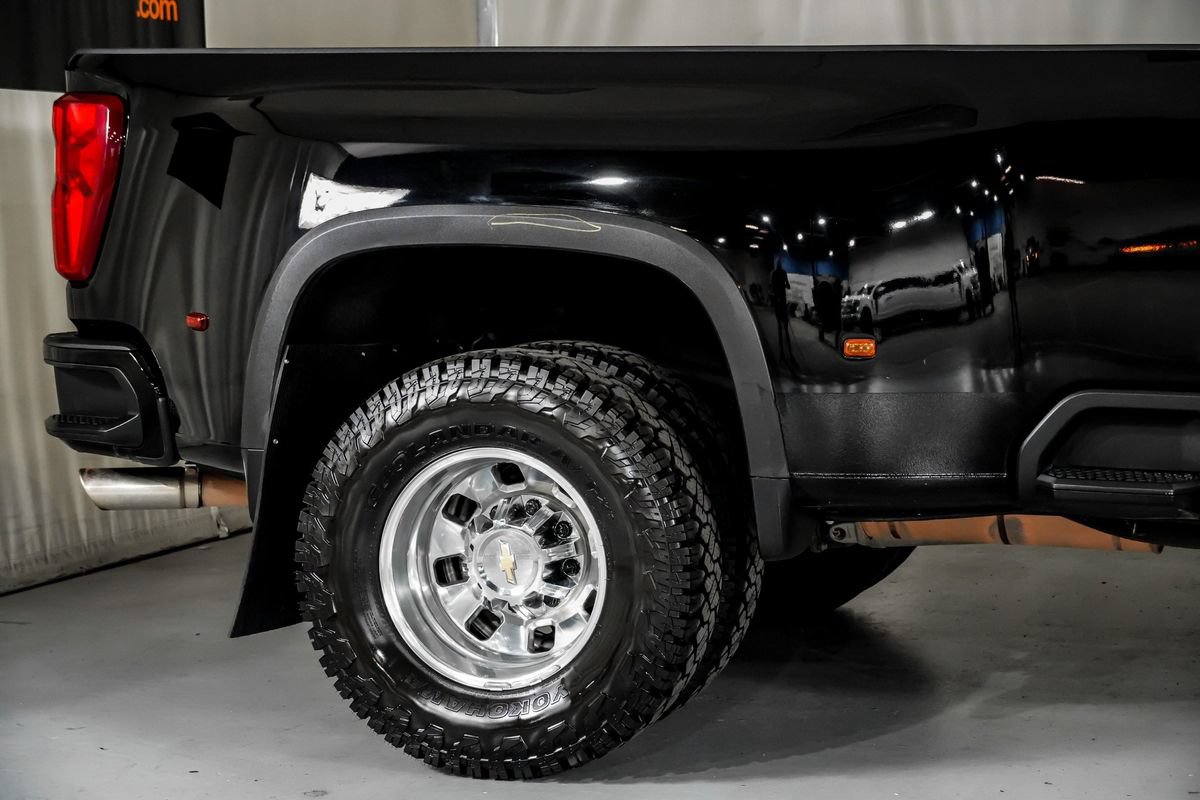 Used 2025 Chevrolet Silverado 3500 High Country w/ Technology Package AWD/4WD image 6