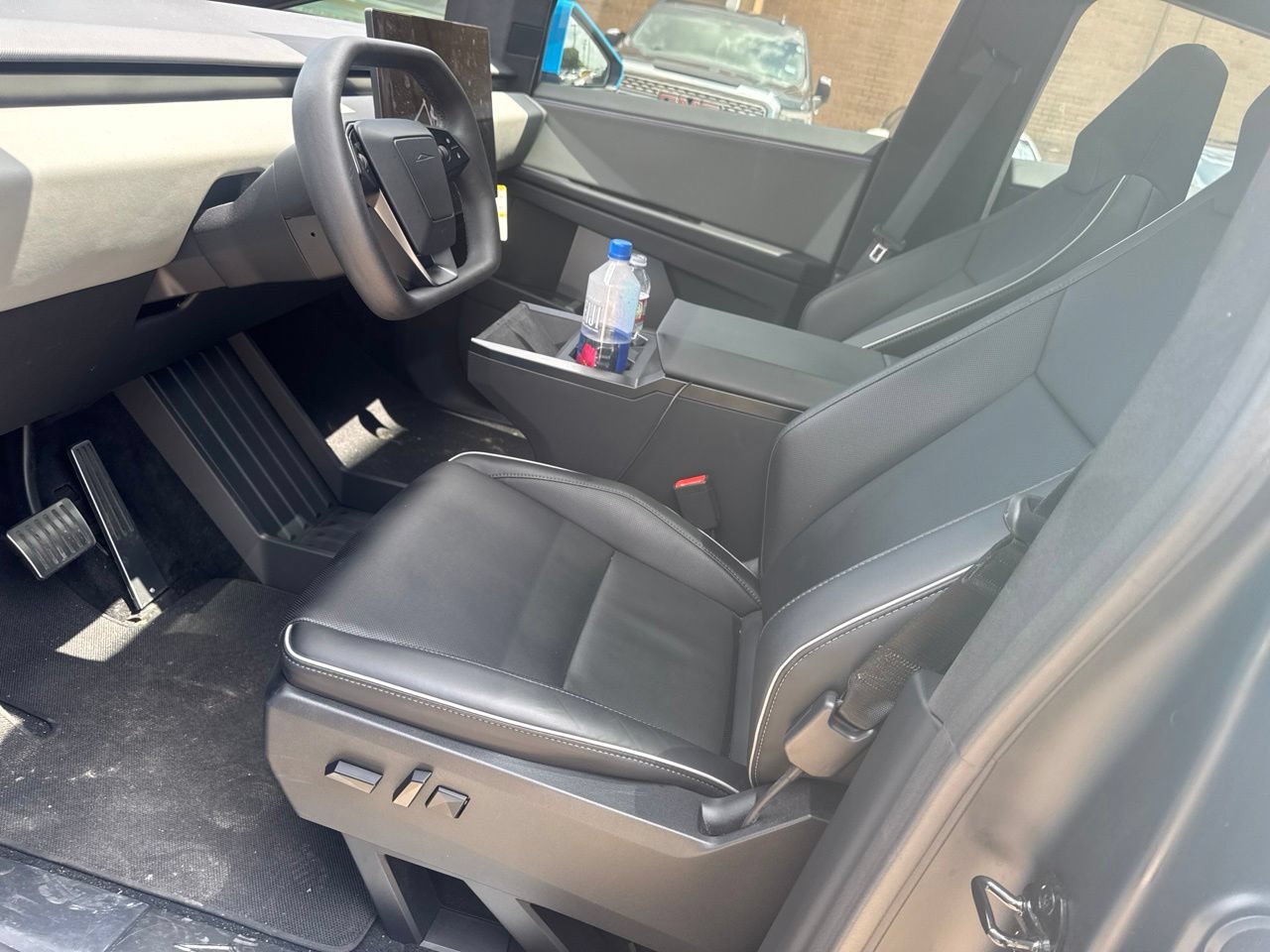 Used 2025 Tesla Cybertruck AWD Crew Cab image 16