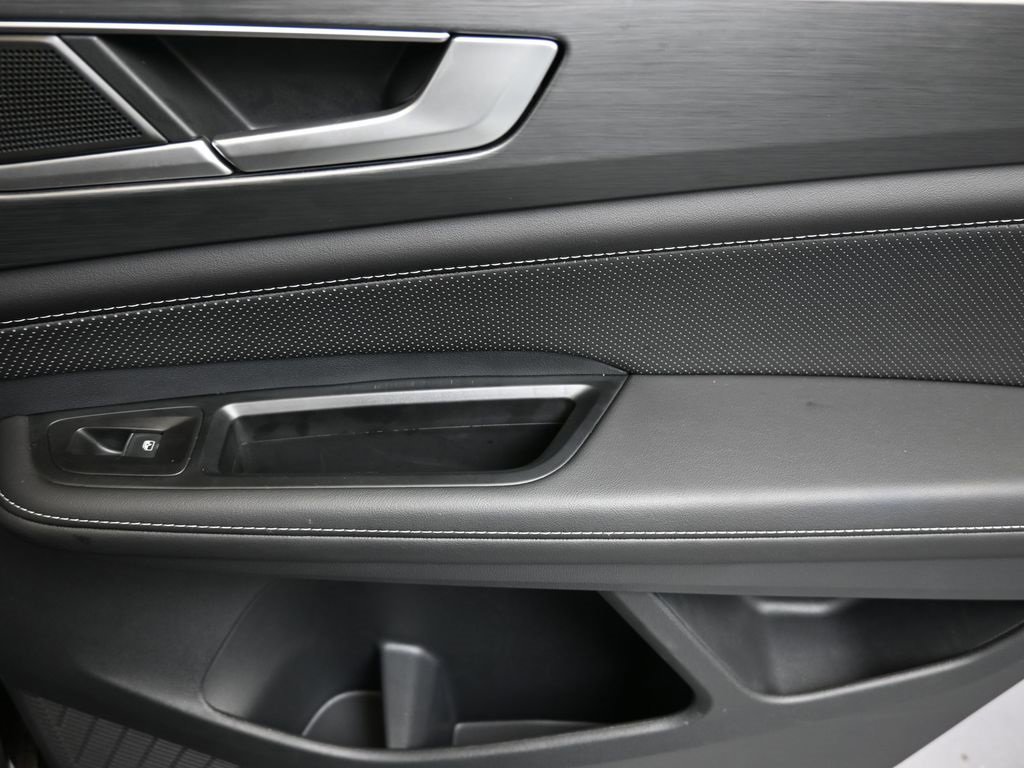 Used 2025 Volkswagen Atlas Cross Sport SE image 15