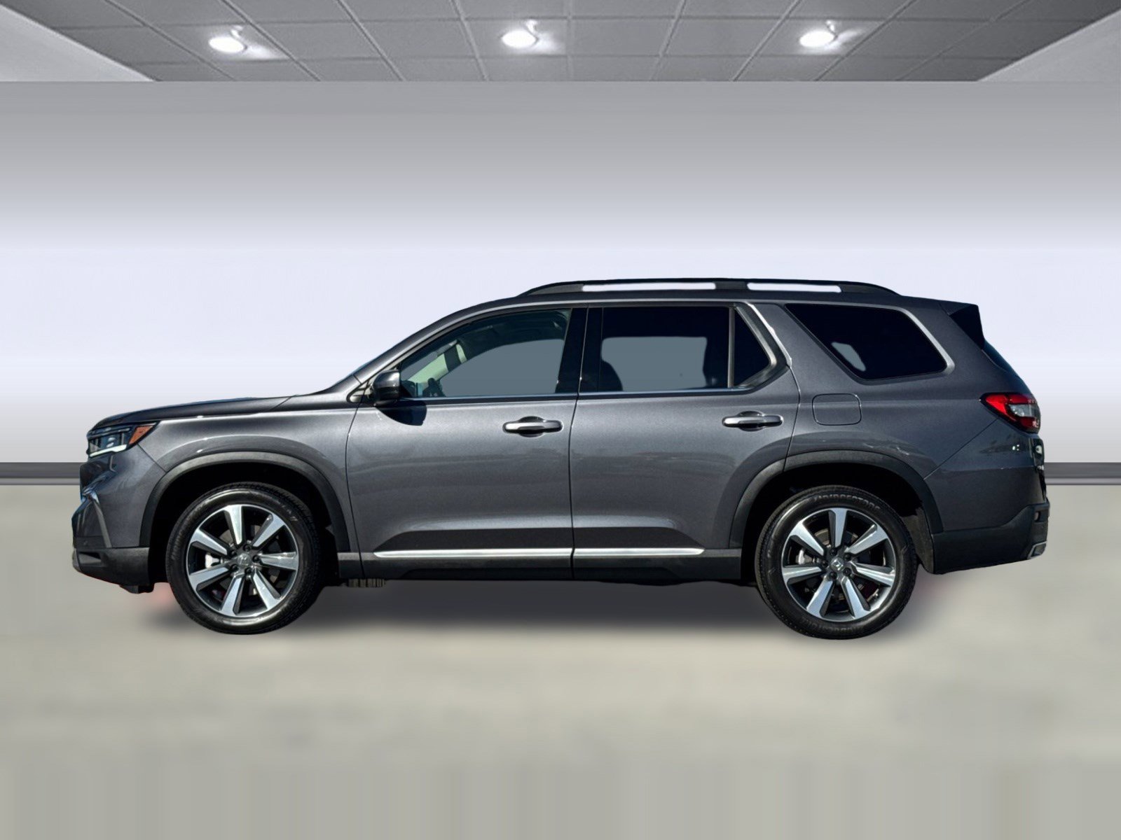 Certified 2025 Honda Pilot Touring image 2