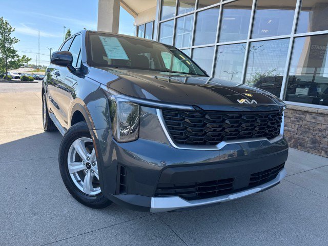 Used 2024 Kia Sorento LX FWD image 2