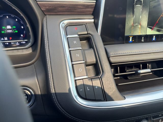 Used 2023 Chevrolet Tahoe Z71 w/ Luxury Package AWD/4WD image 20