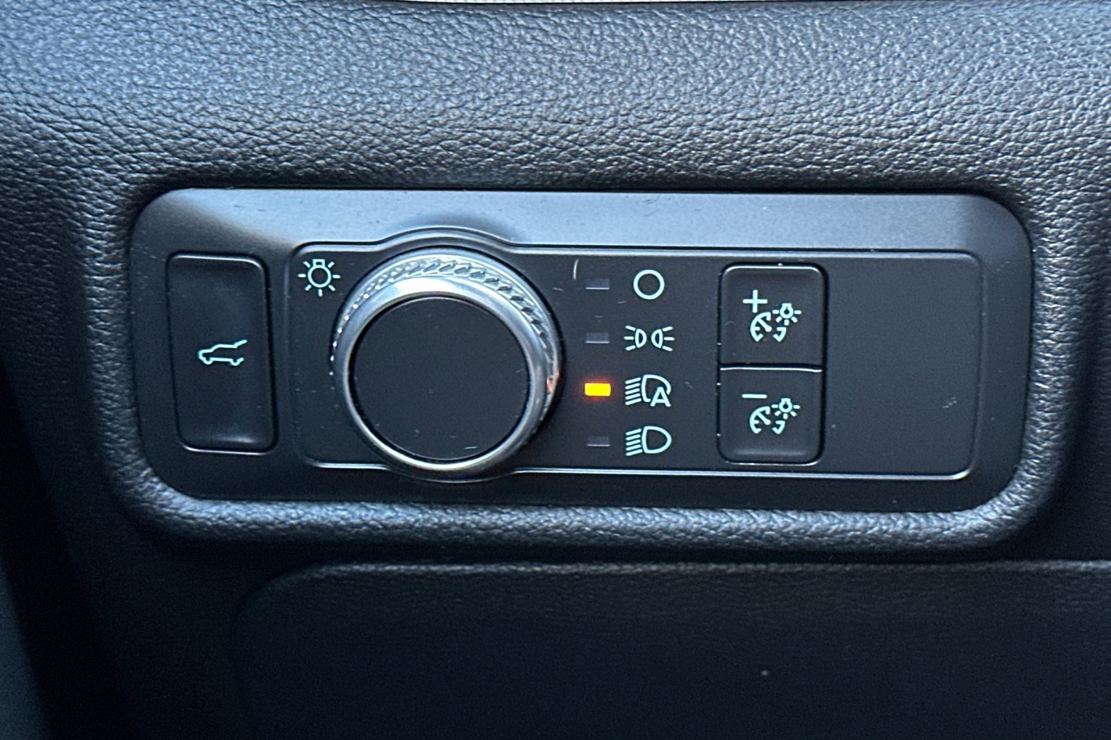 Used 2020 Ford Explorer XLT image 36