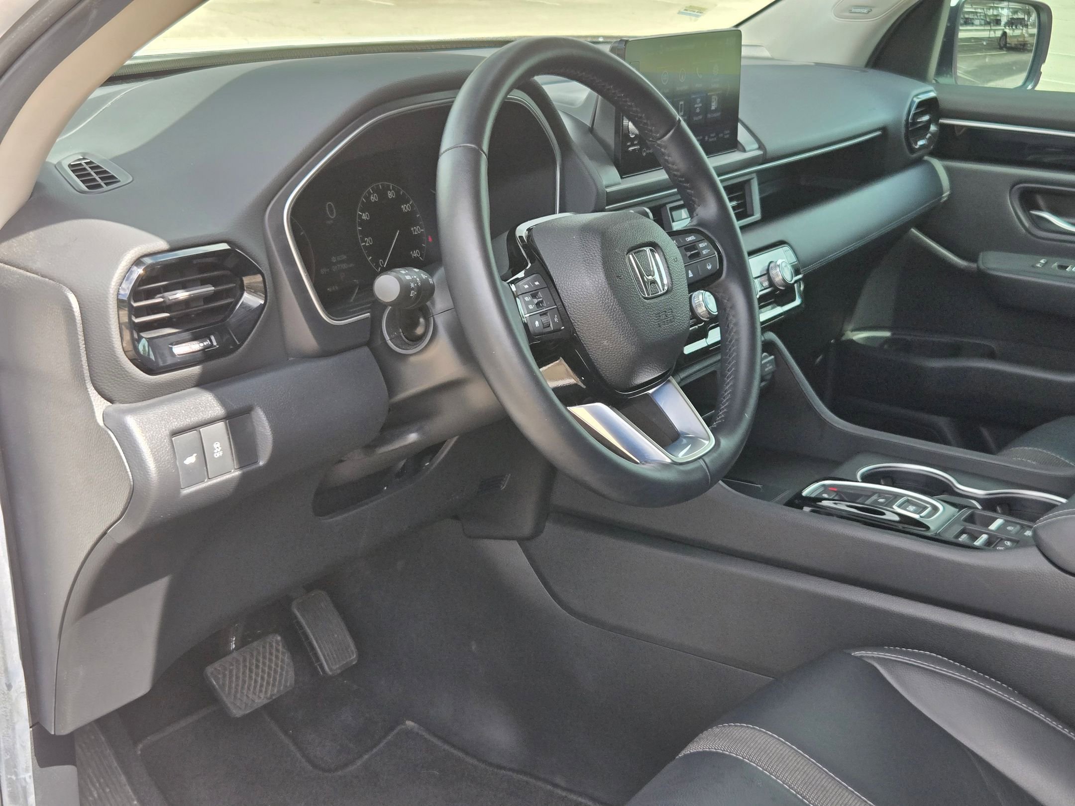 Used 2025 Honda Pilot Touring image 13