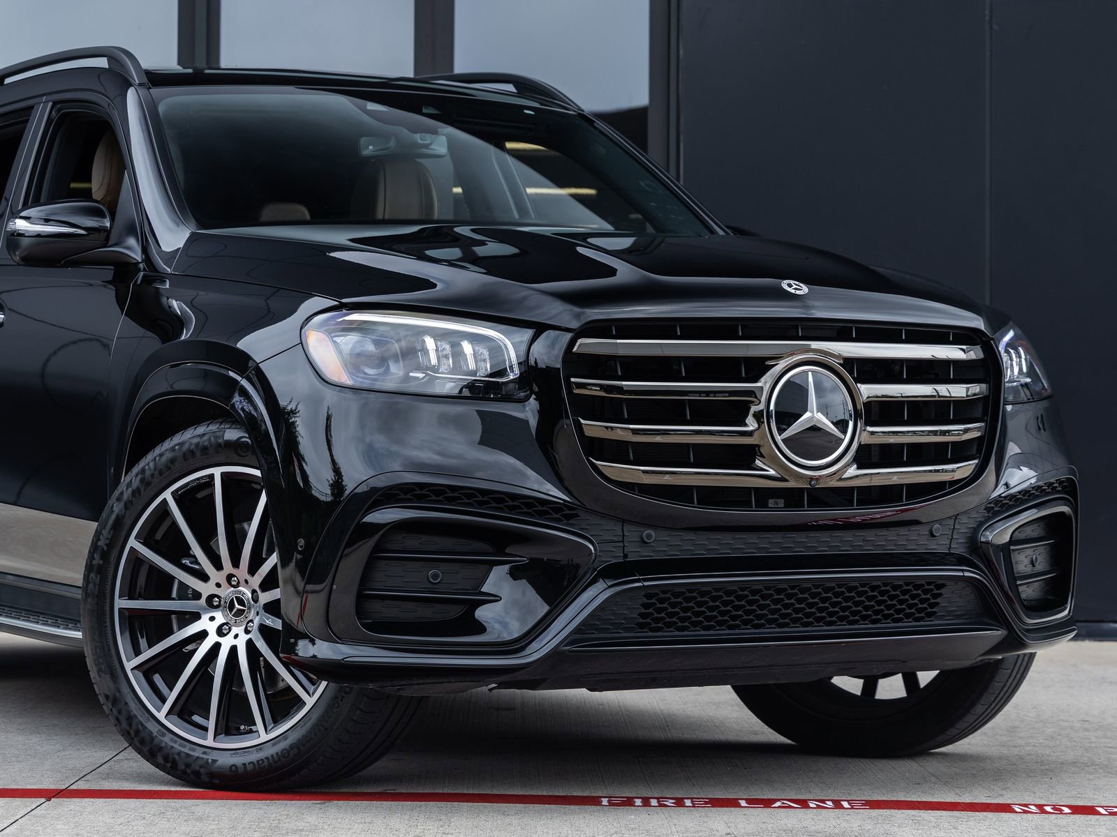 Used 2025 Mercedes-Benz GLS 580 4MATIC image 5