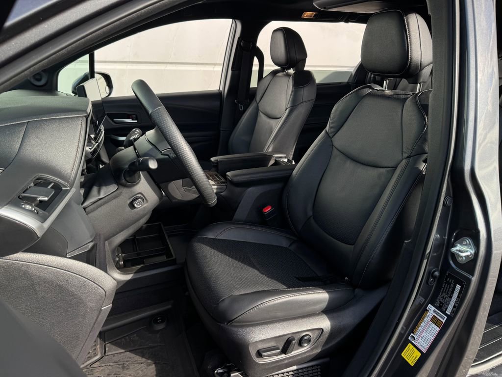 Certified 2025 Toyota Sienna Limited AWD/4WD image 9