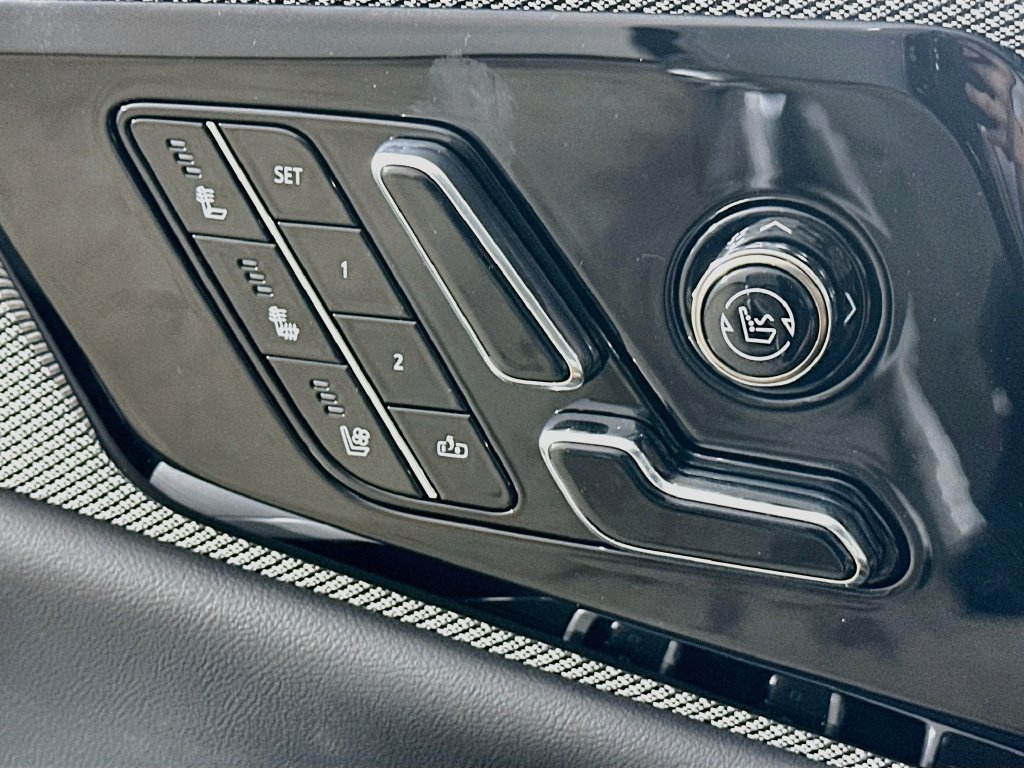 New 2027 Cadillac Optiq Premium Luxury w/ LPO, Floor Liner Package AWD/4WD image 25