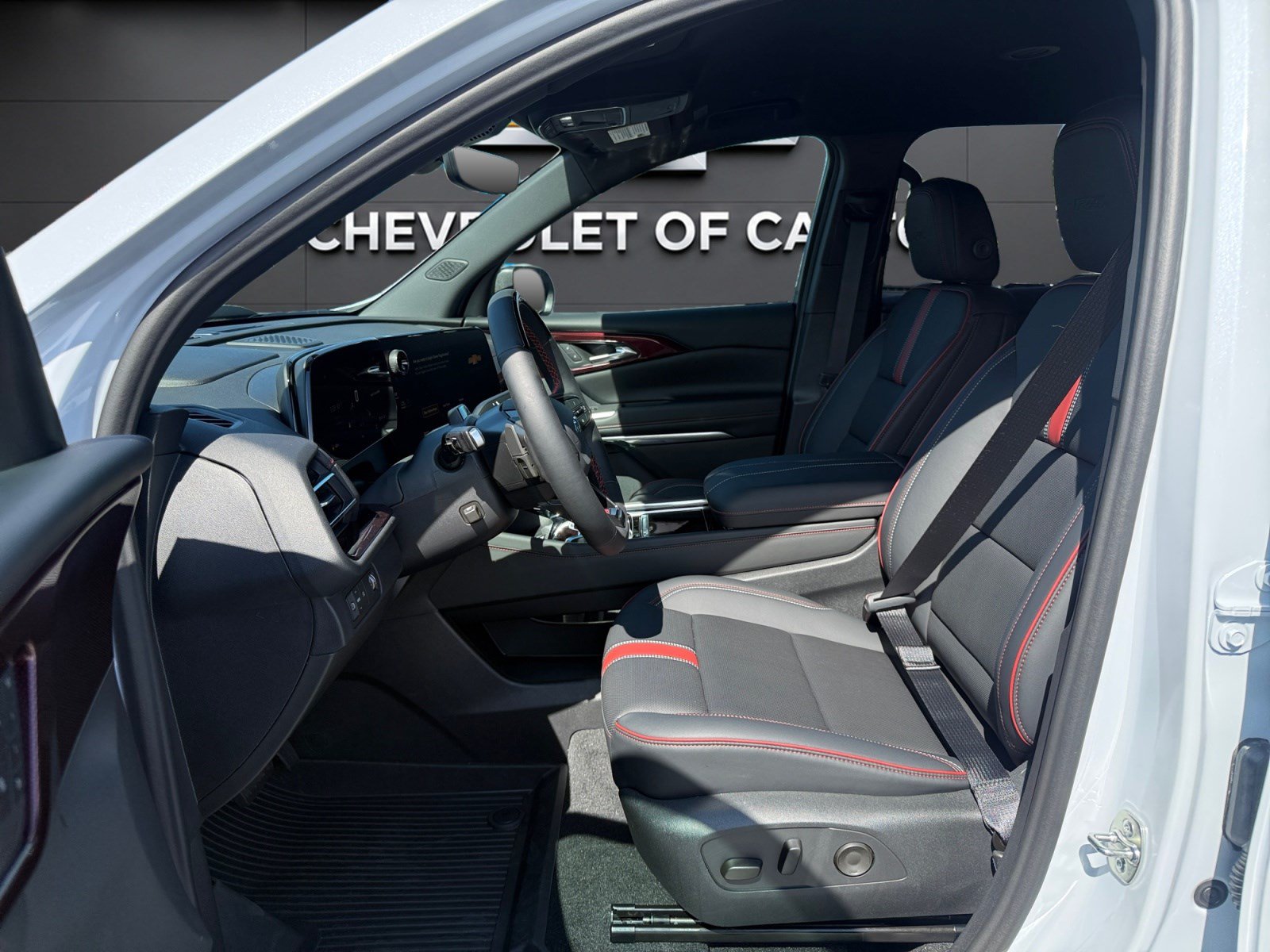 New 2027 Chevrolet Traverse RS w/ LPO, Floor Liner Package FWD image 9