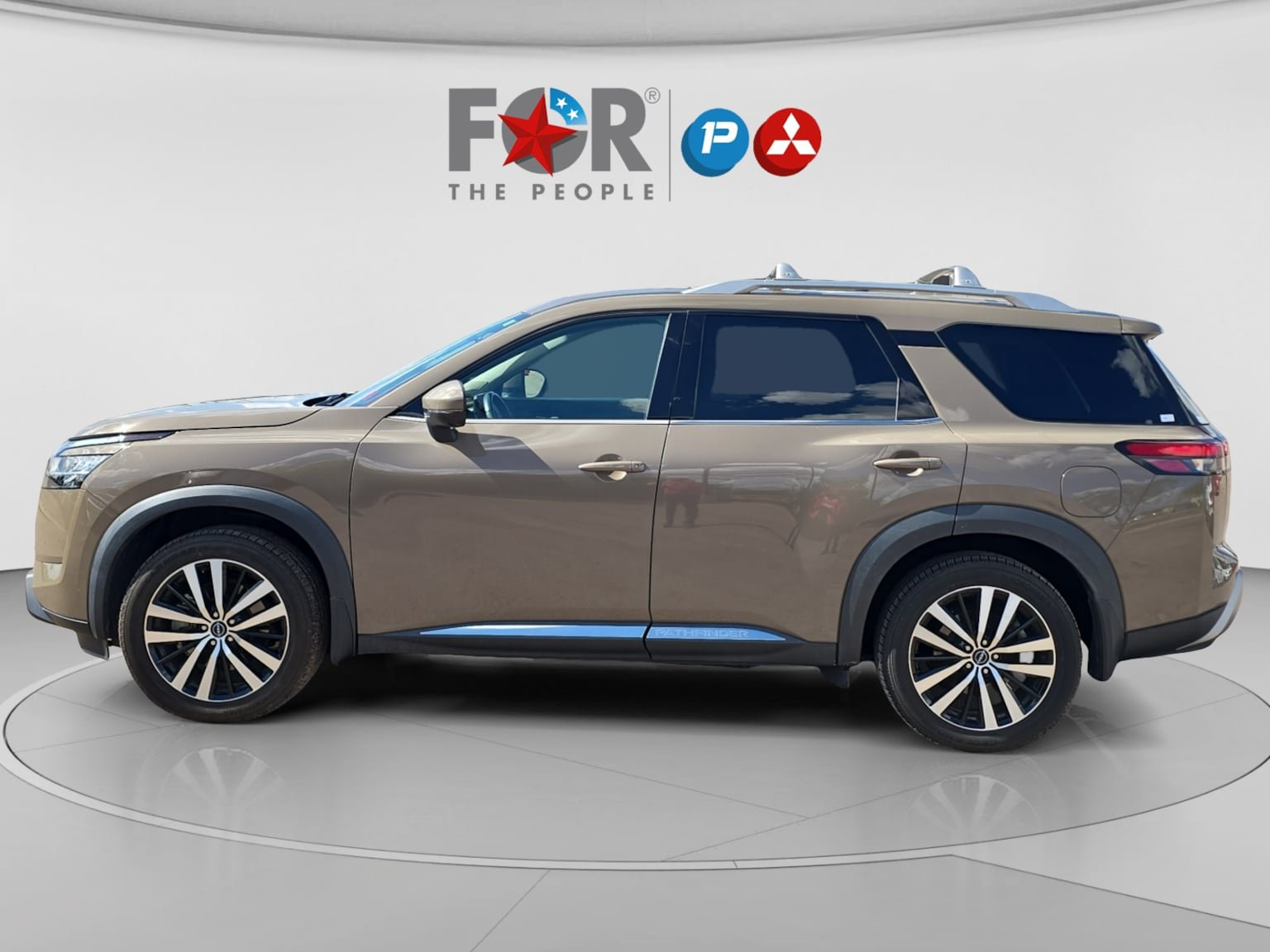 Used 2024 Nissan Pathfinder Platinum FWD image 2