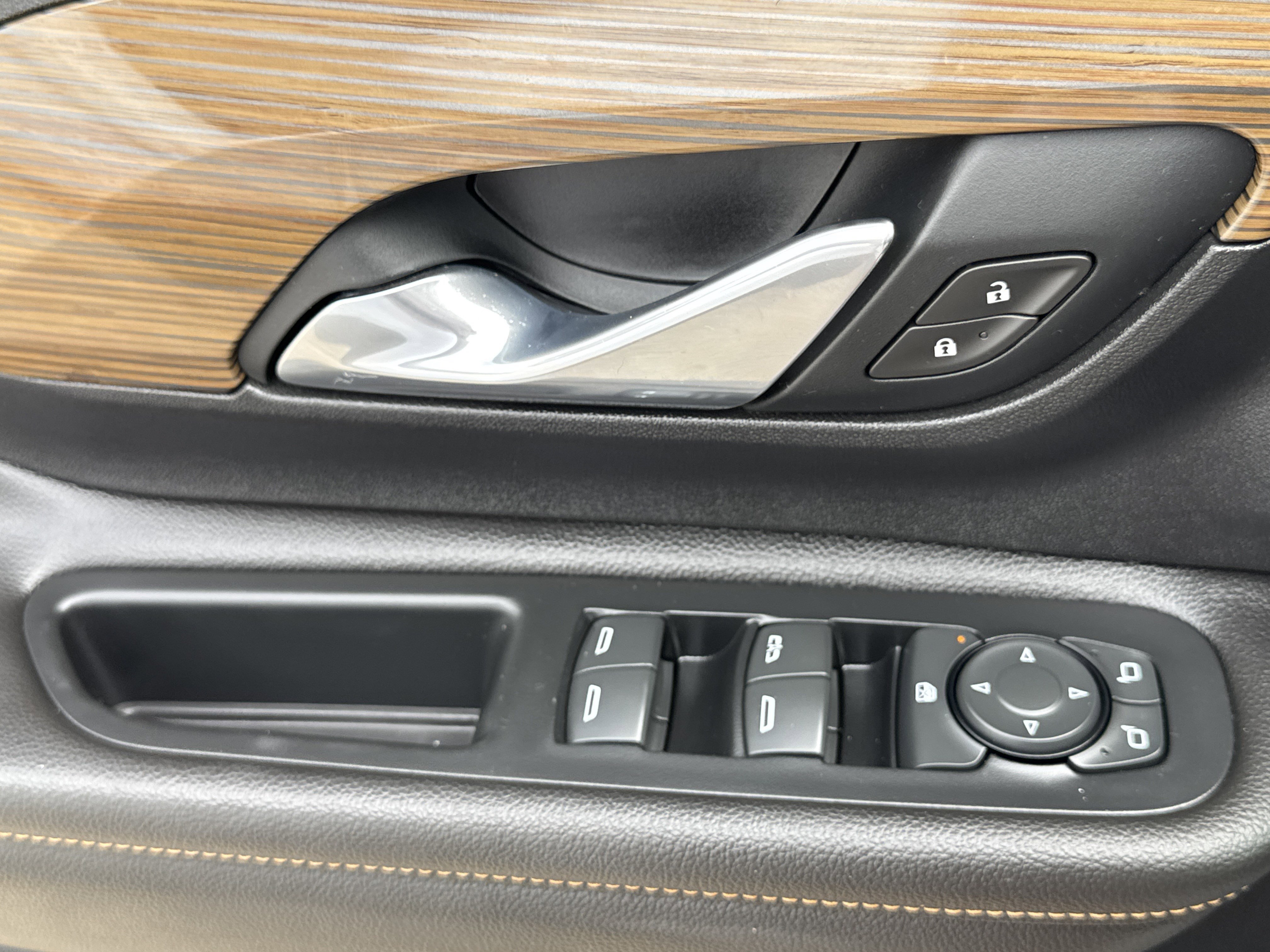 Used 2021 GMC Terrain SLE w/ Driver Convenience Package image 34