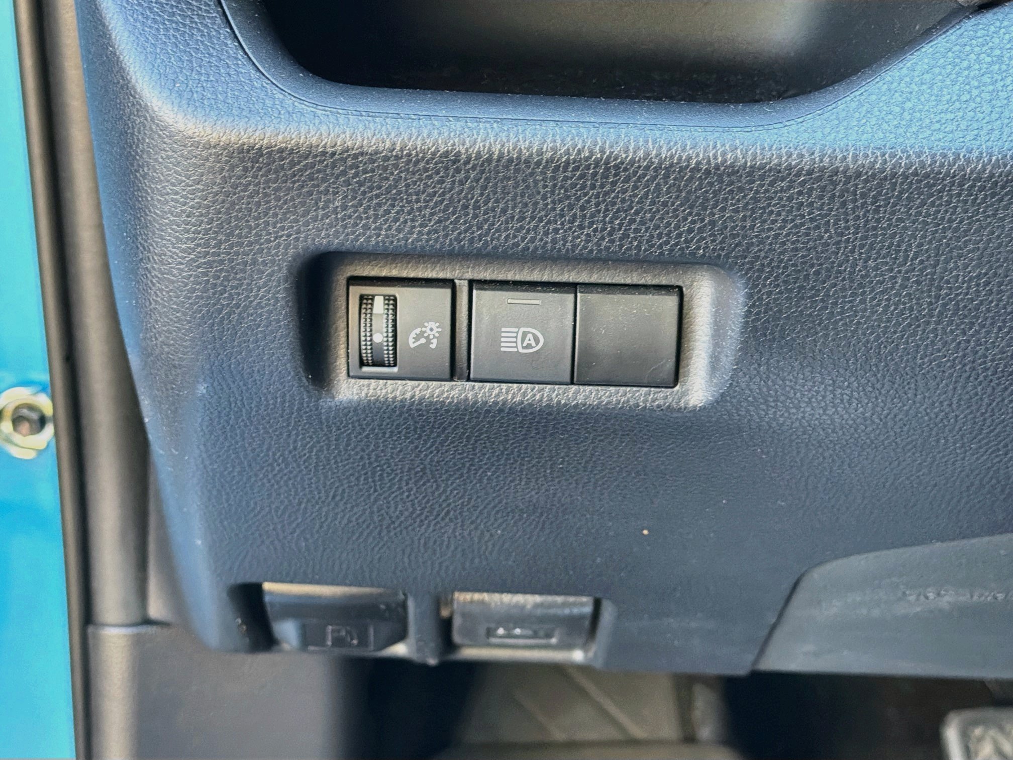 Used 2021 Toyota RAV4 LE AWD/4WD image 8