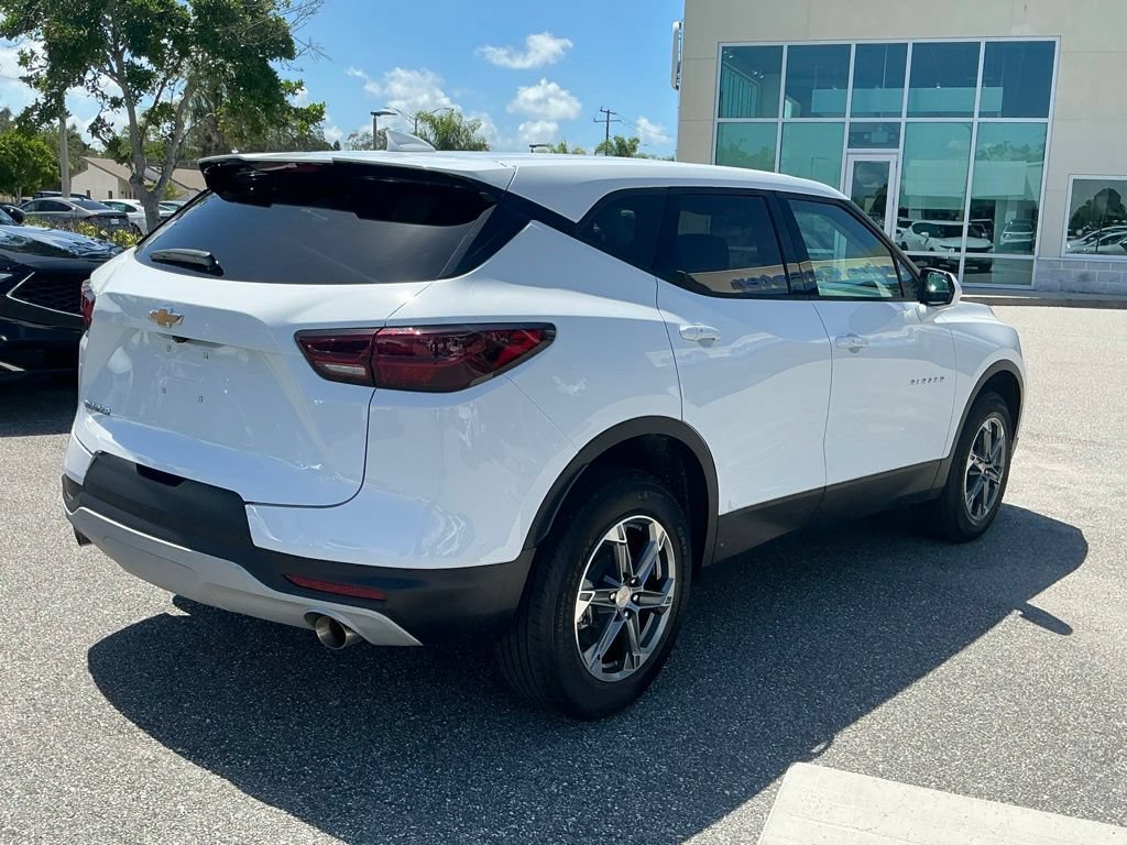 Used 2025 Chevrolet Blazer LT FWD image 6