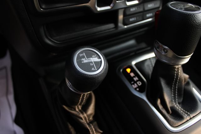 Used 2020 Jeep Wrangler Unlimited Sahara AWD/4WD image 17