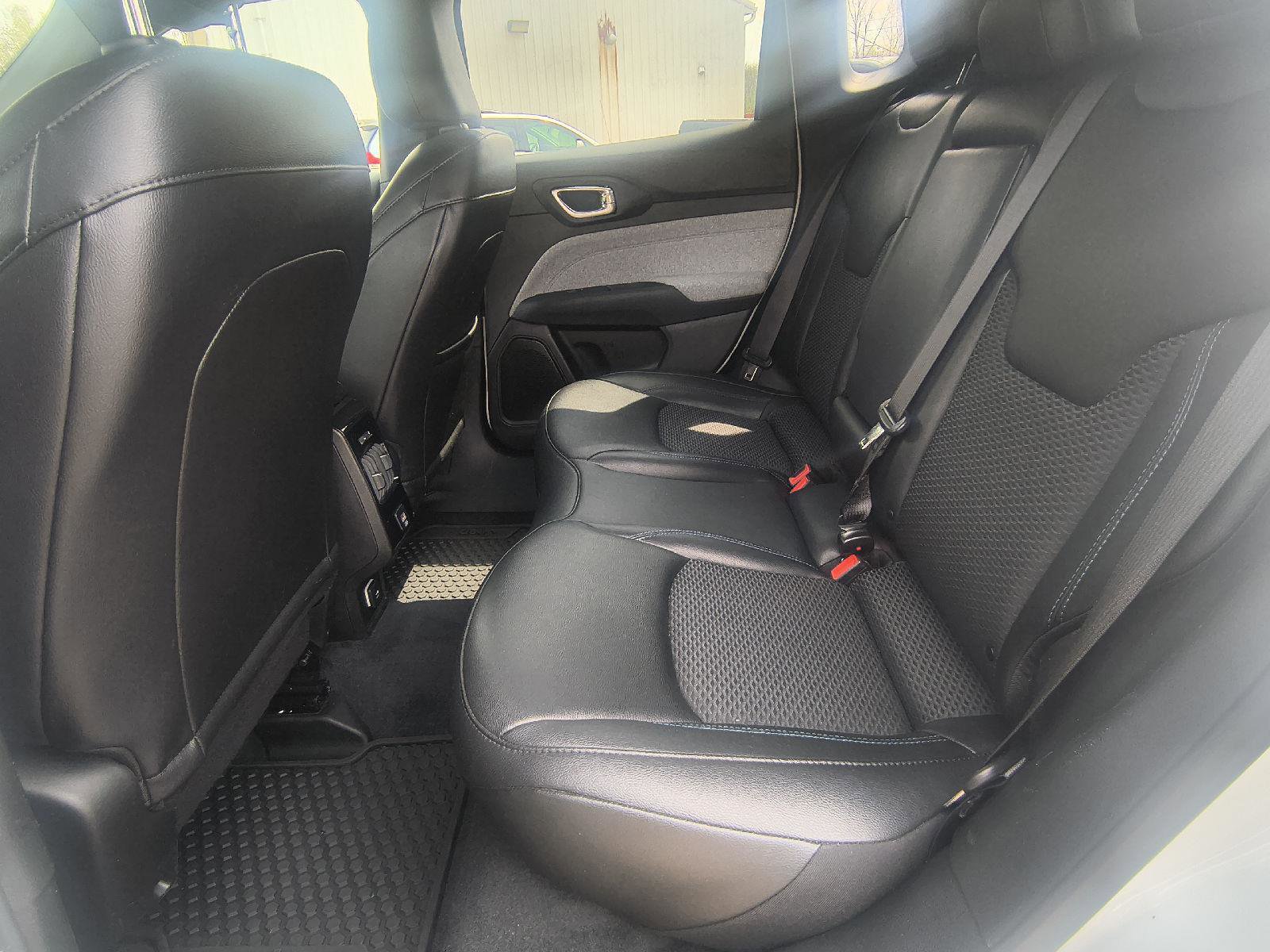 Used 2025 Jeep Compass Latitude AWD/4WD image 26