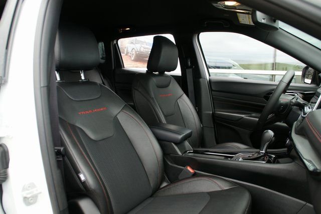 Used 2025 Jeep Compass Trailhawk image 35