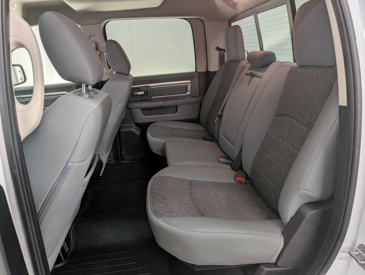 Used 2019 RAM 1500 Classic SLT w/ SLT Plus D←cor Group AWD/4WD image 14