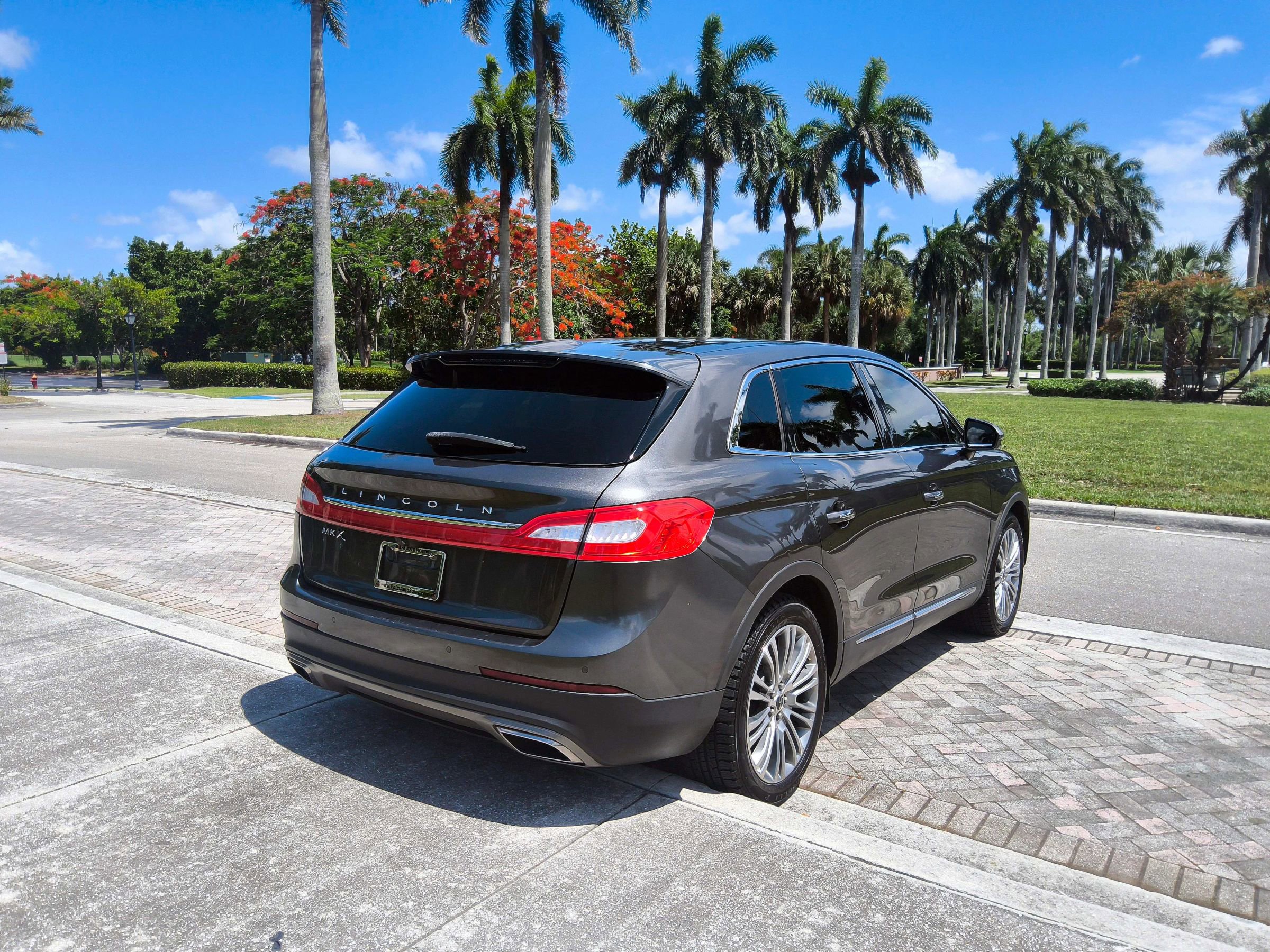 Used 2018 Lincoln MKX Reserve FWD image 19