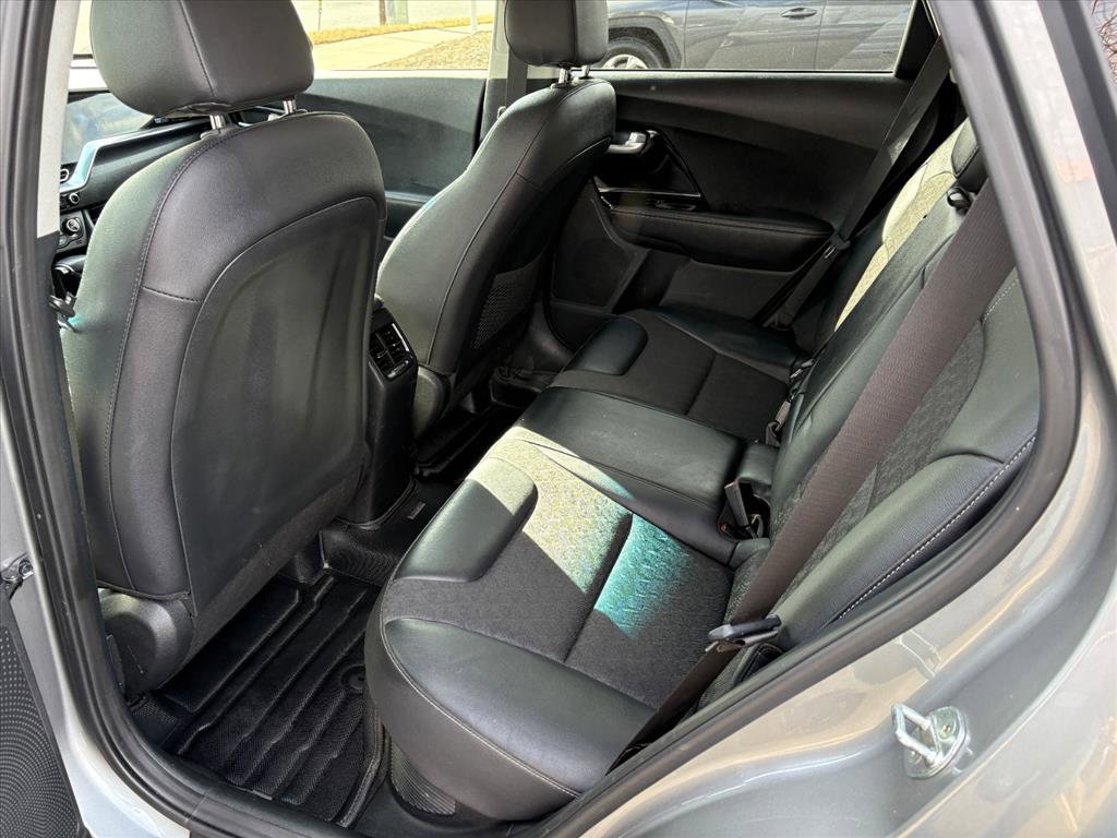 Used 2022 Kia Niro EX image 19