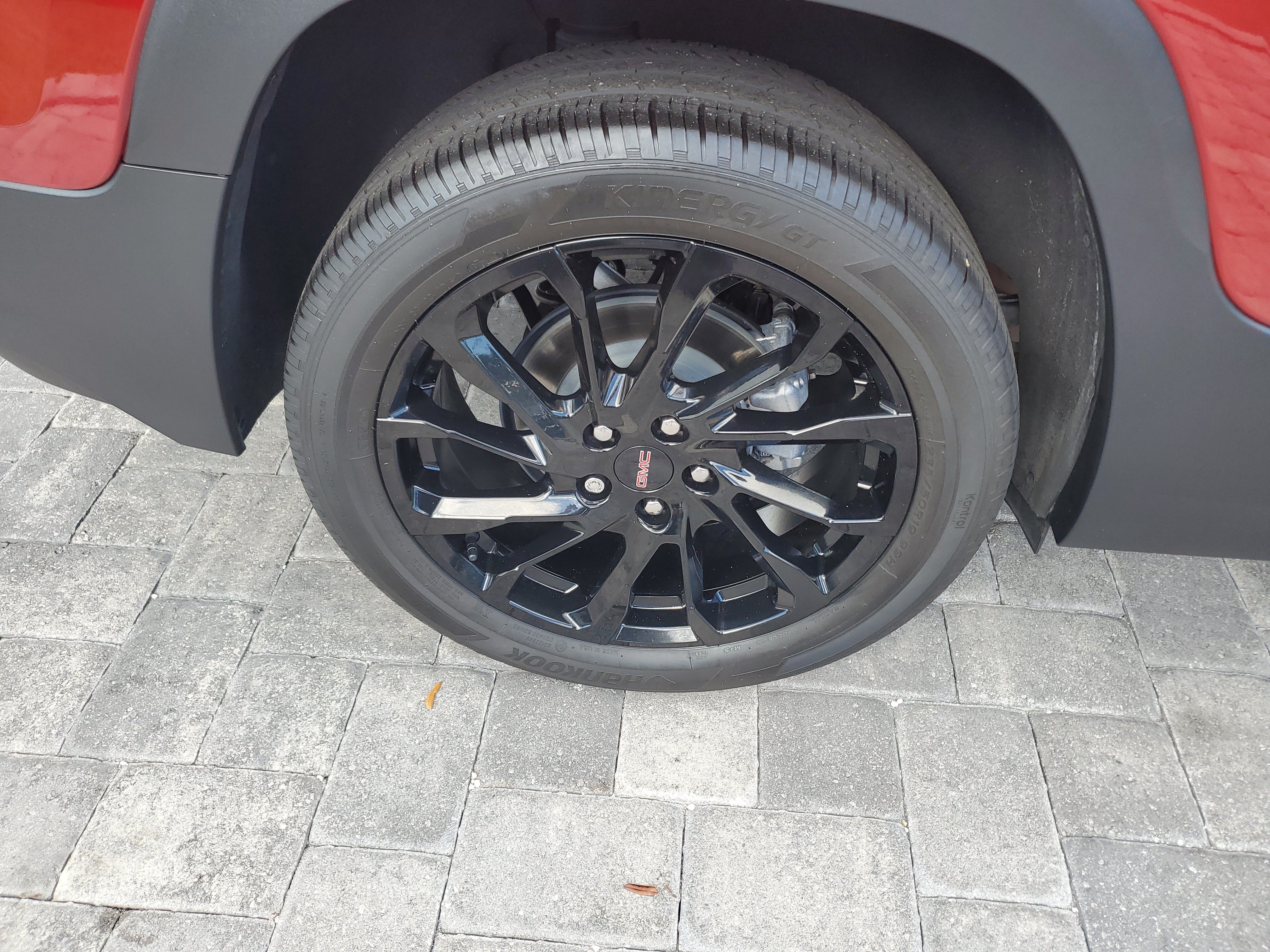 Used 2023 GMC Terrain SLT w/ Tech Package FWD image 7