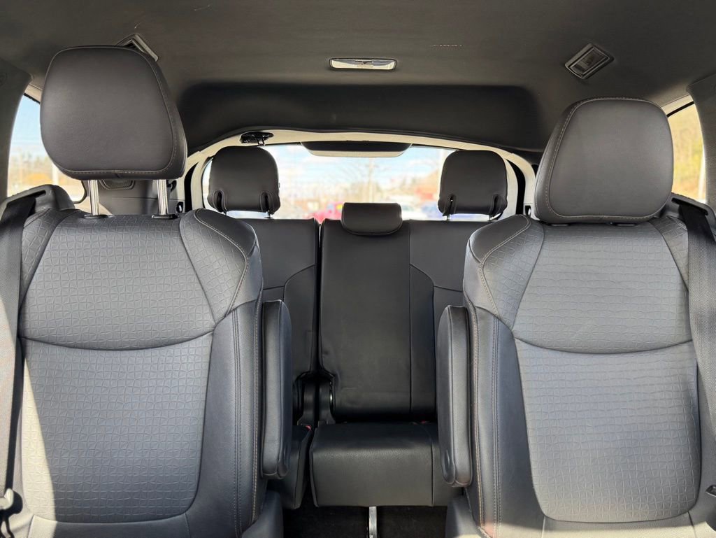 Used 2023 Toyota Sienna XLE Woodland Edition image 23