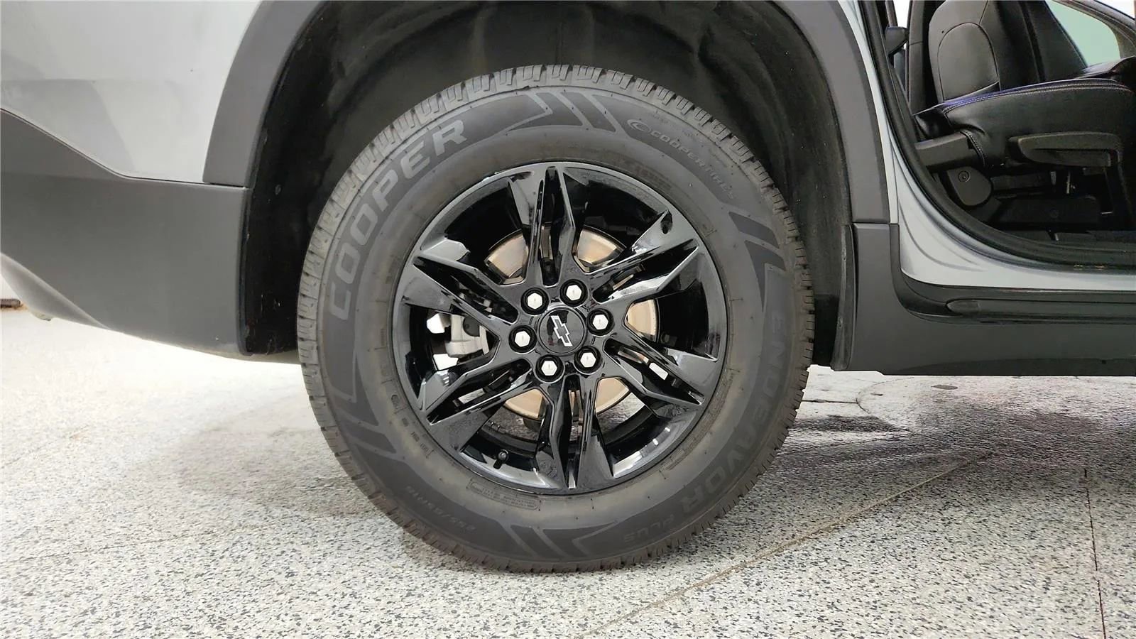 Used 2023 Chevrolet Traverse LT w/ Midnight/Sport Edition image 13