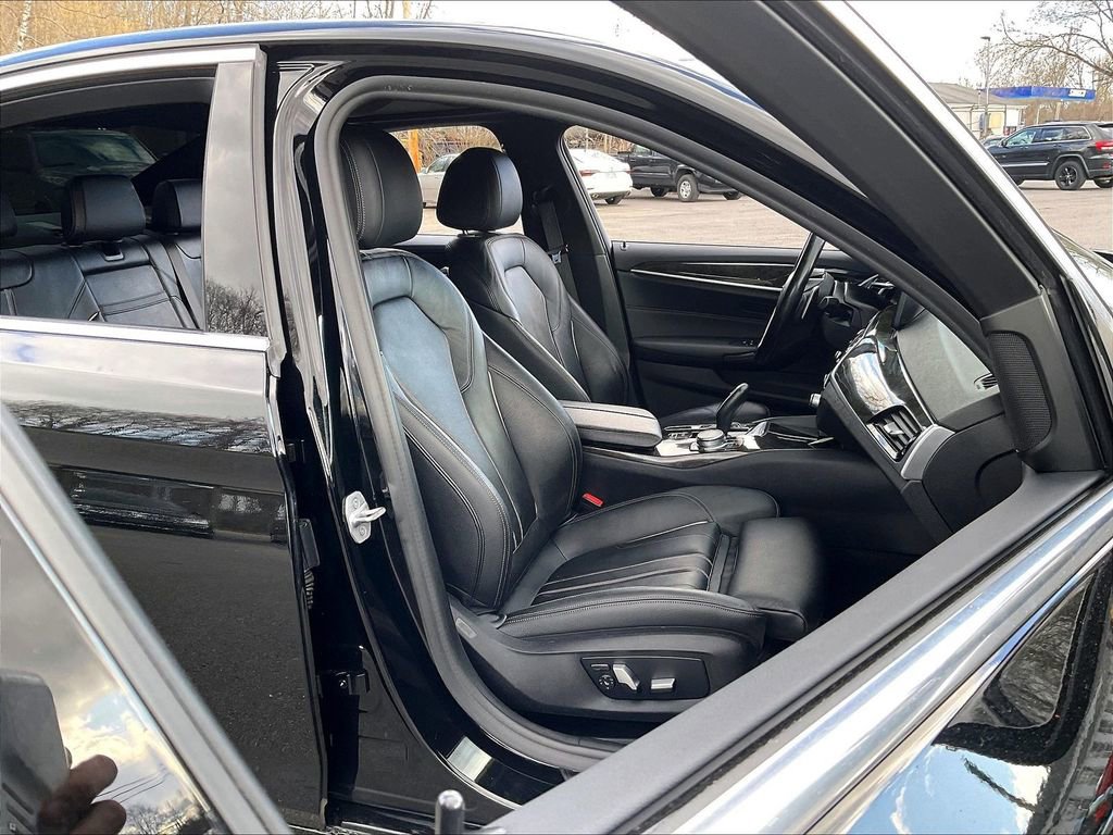 Used 2021 BMW 530i xDrive w/ Convenience Package AWD/4WD image 11