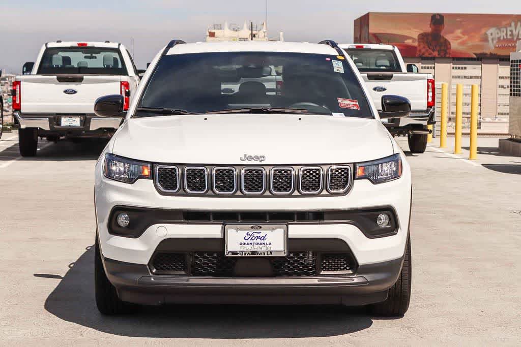 Used 2023 Jeep Compass Latitude AWD/4WD image 2