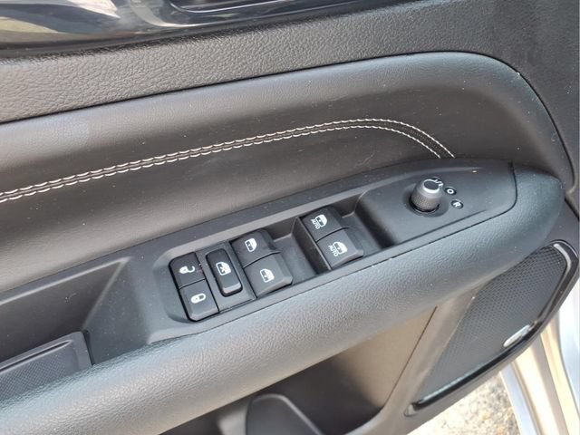 Used 2024 Jeep Compass Limited w/ High Altitude Package AWD/4WD image 16