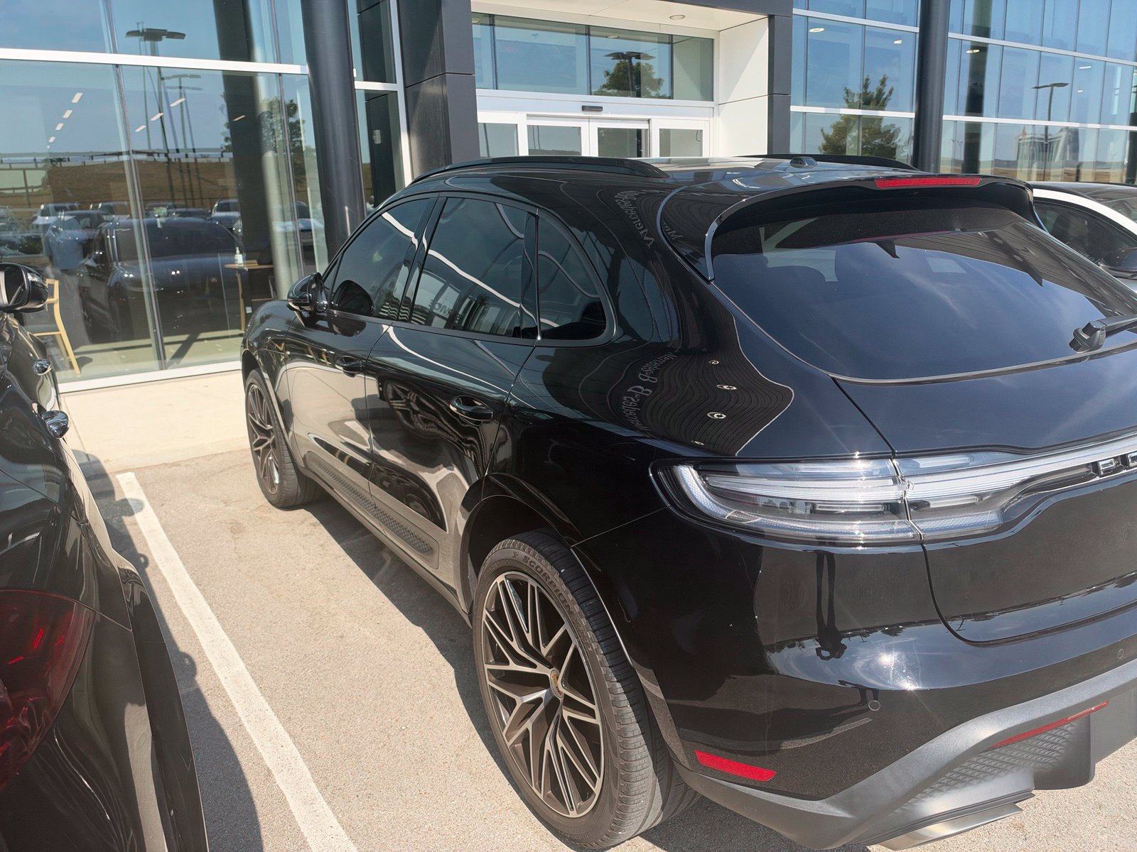 Used 2024 Porsche Macan AWD/4WD image 4