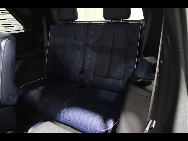 New 2026 Cadillac Vistiq Premium Luxury w/ LPO, Floor Liner Package AWD/4WD image 20