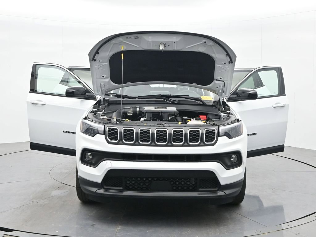 Used 2025 Jeep Compass Latitude image 40