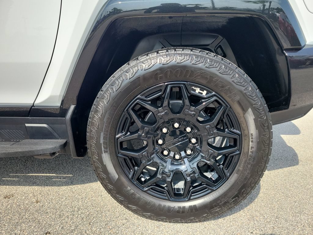 Used 2026 GMC Hummer EV SUV AWD/4WD image 30