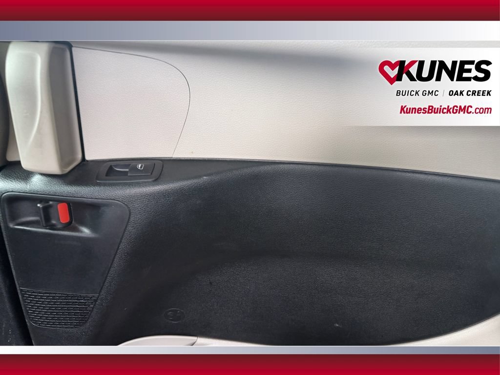 Used 2023 Chrysler Pacifica Touring-L FWD image 37