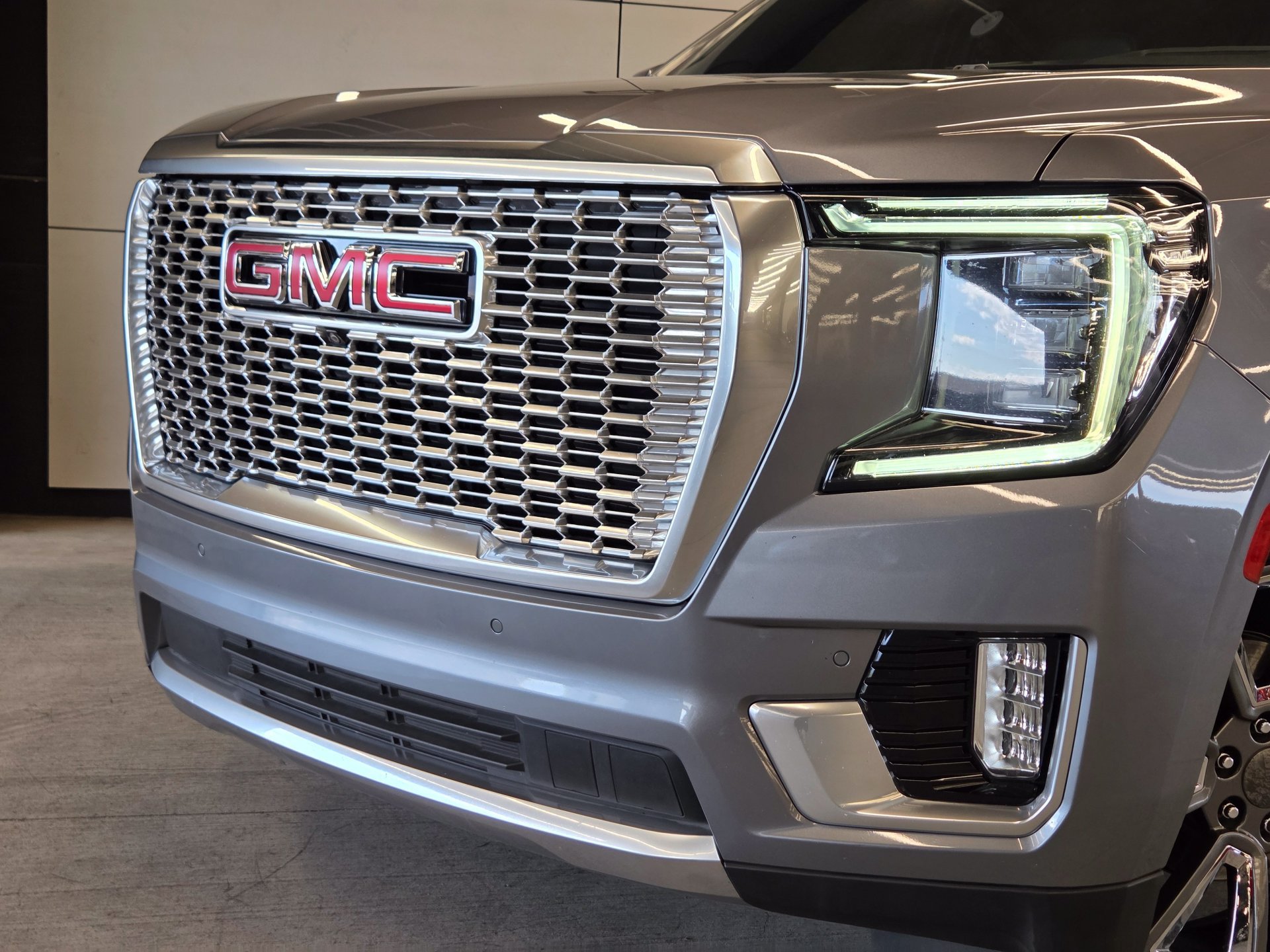 Used 2021 GMC Yukon Denali w/ Denali Premium Package AWD/4WD image 29