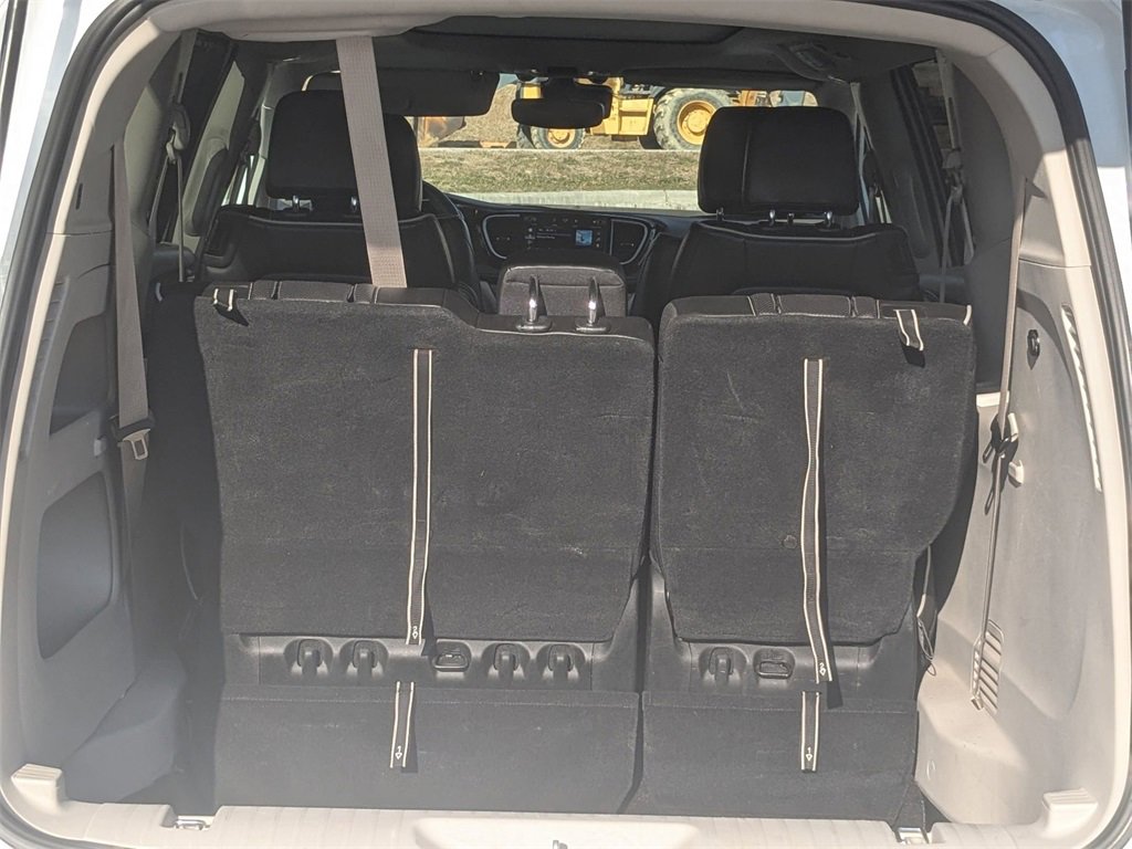 Used 2023 Chrysler Pacifica Limited image 30