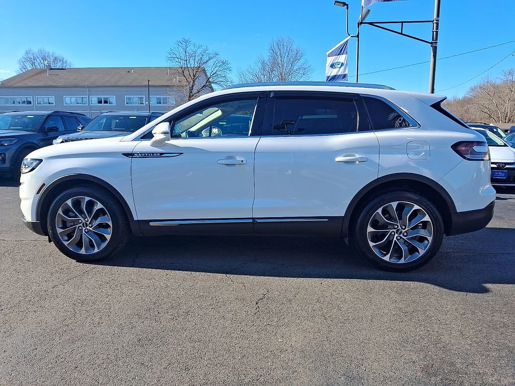 Used 2022 Lincoln Nautilus Reserve w/ Cargo Utility Package AWD/4WD image 4