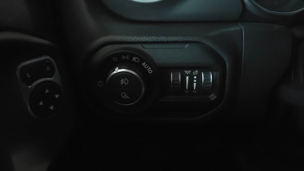 Used 2021 Jeep Gladiator Willys image 29