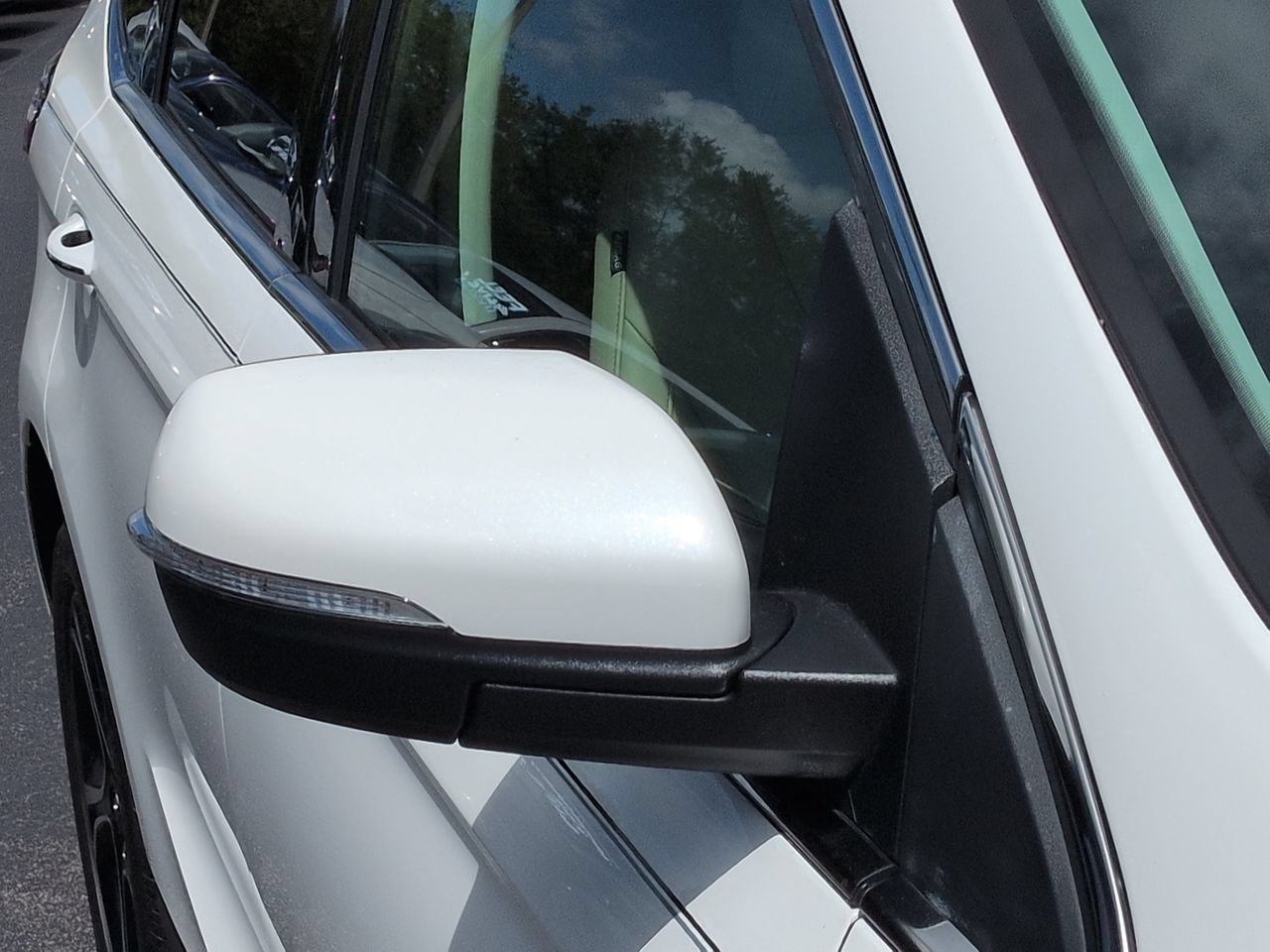Used 2020 Ford Edge Titanium FWD image 12