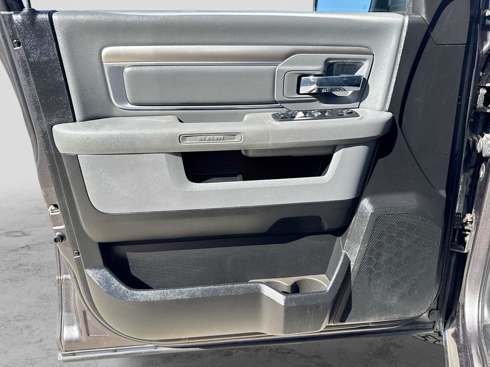 Used 2019 RAM 1500 Classic SLT AWD/4WD image 30