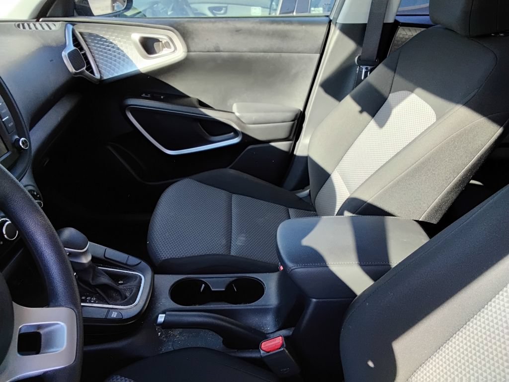 Used 2024 Kia Soul LX FWD image 9
