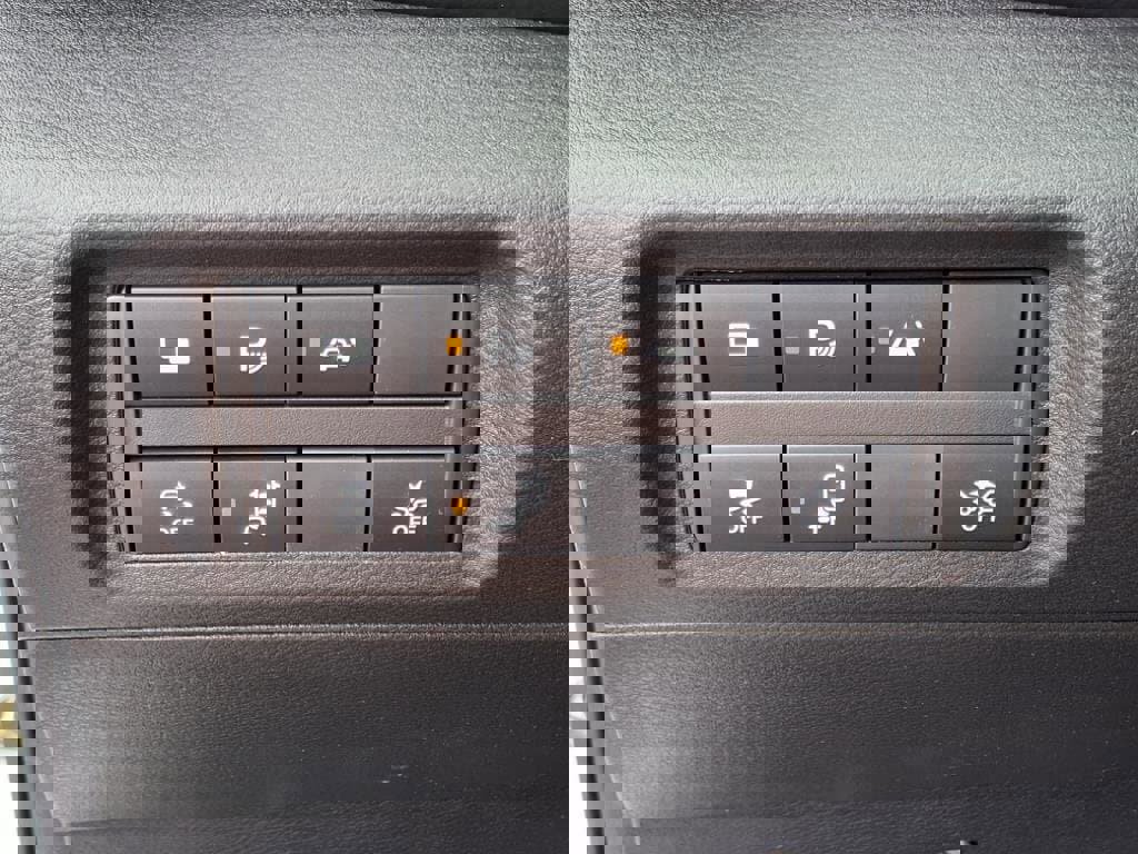 Used 2025 Nissan Kicks Play S image 11