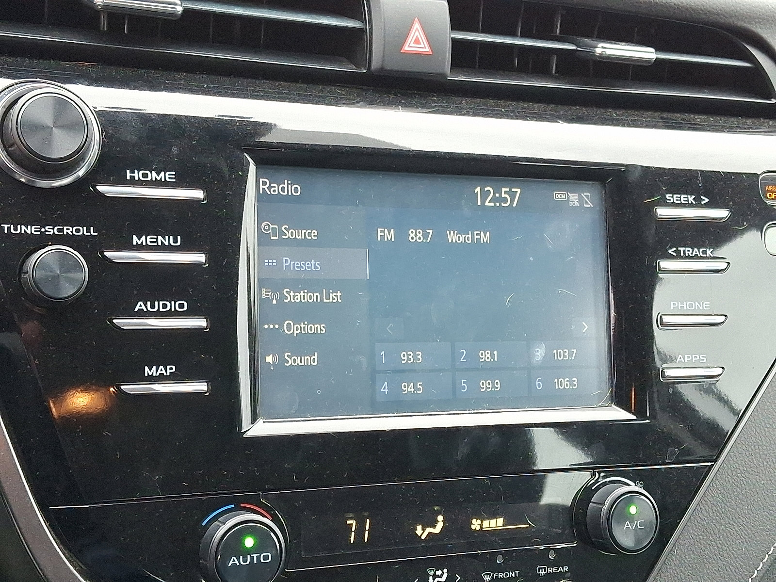 Used 2019 Toyota Camry SE image 17