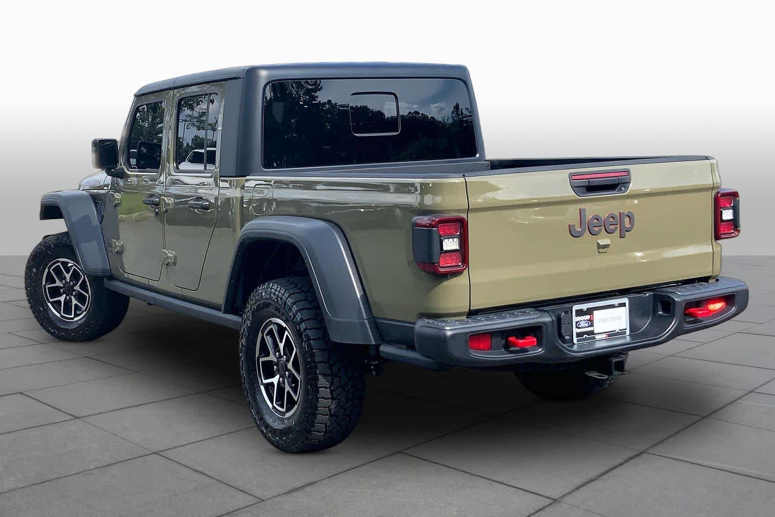 Used 2025 Jeep Gladiator Rubicon w/ Convenience Group AWD/4WD image 13