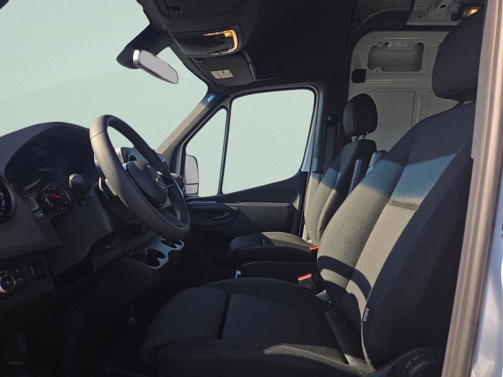 Used 2025 Mercedes-Benz Sprinter 2500 image 18