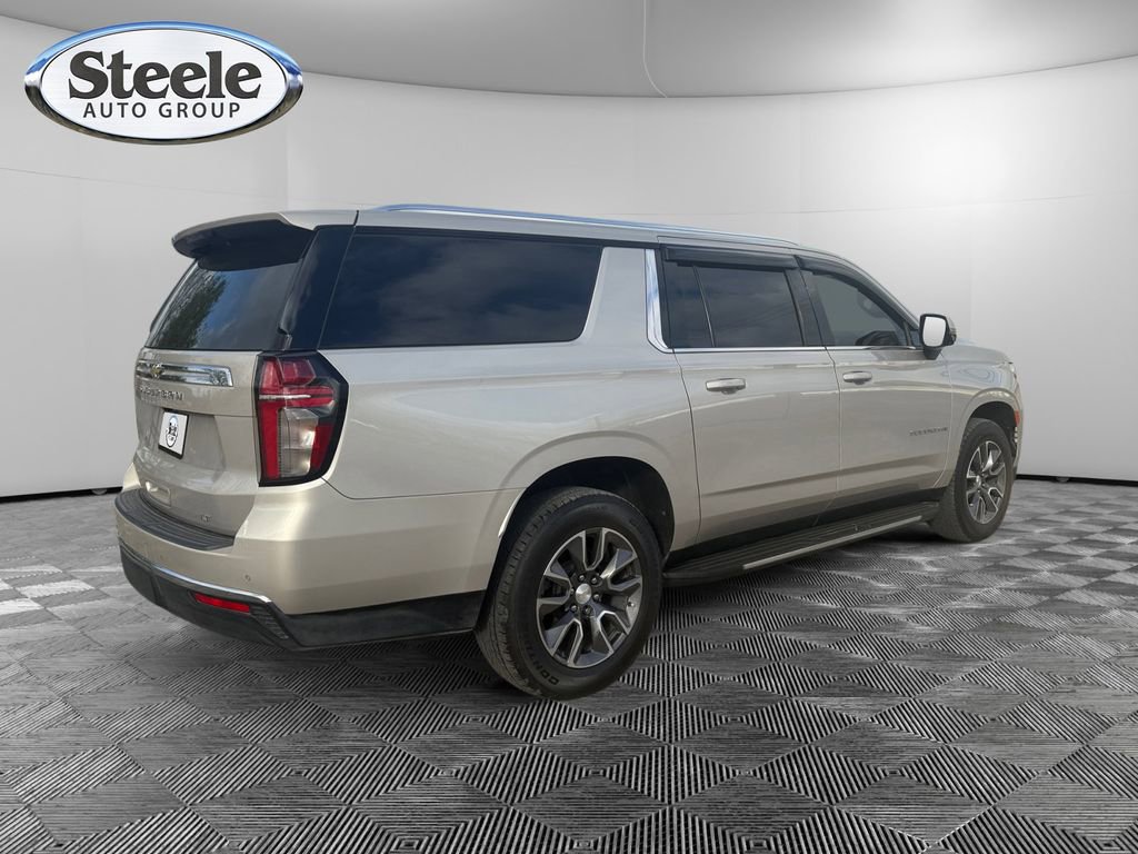 Used 2022 Chevrolet Suburban LT w/ Luxury Package image 5