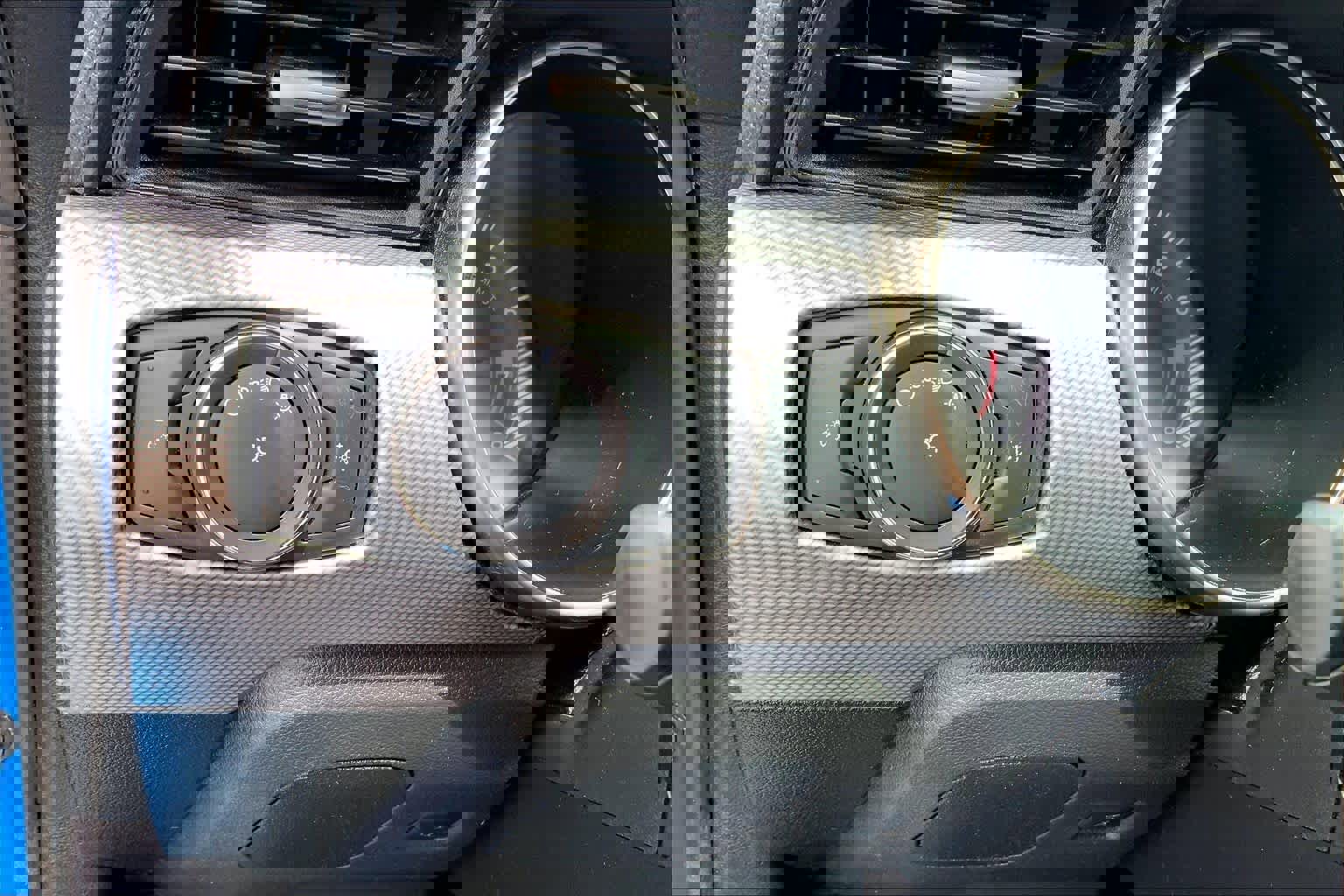 Used 2019 Ford Mustang Convertible w/ Equipment Group 101A RWD image 30