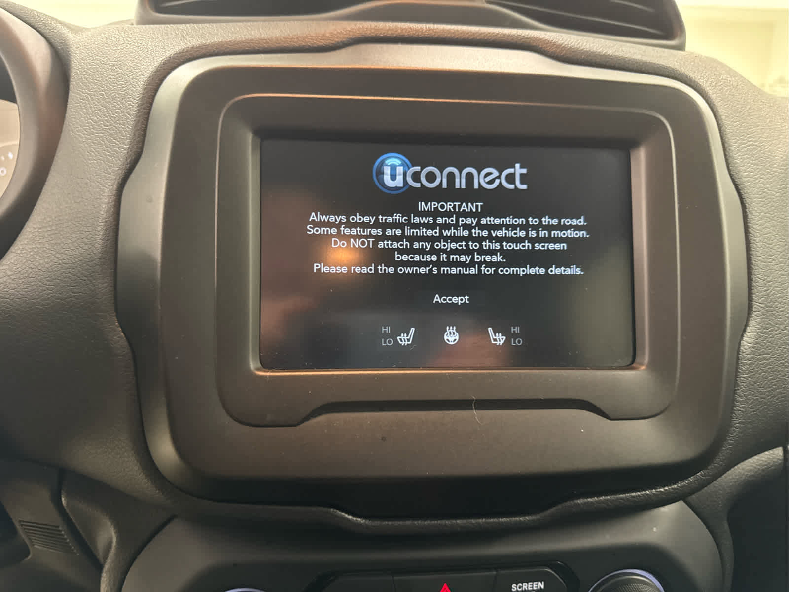 Used 2020 Jeep Renegade Latitude w/ Cold Weather Group image 15