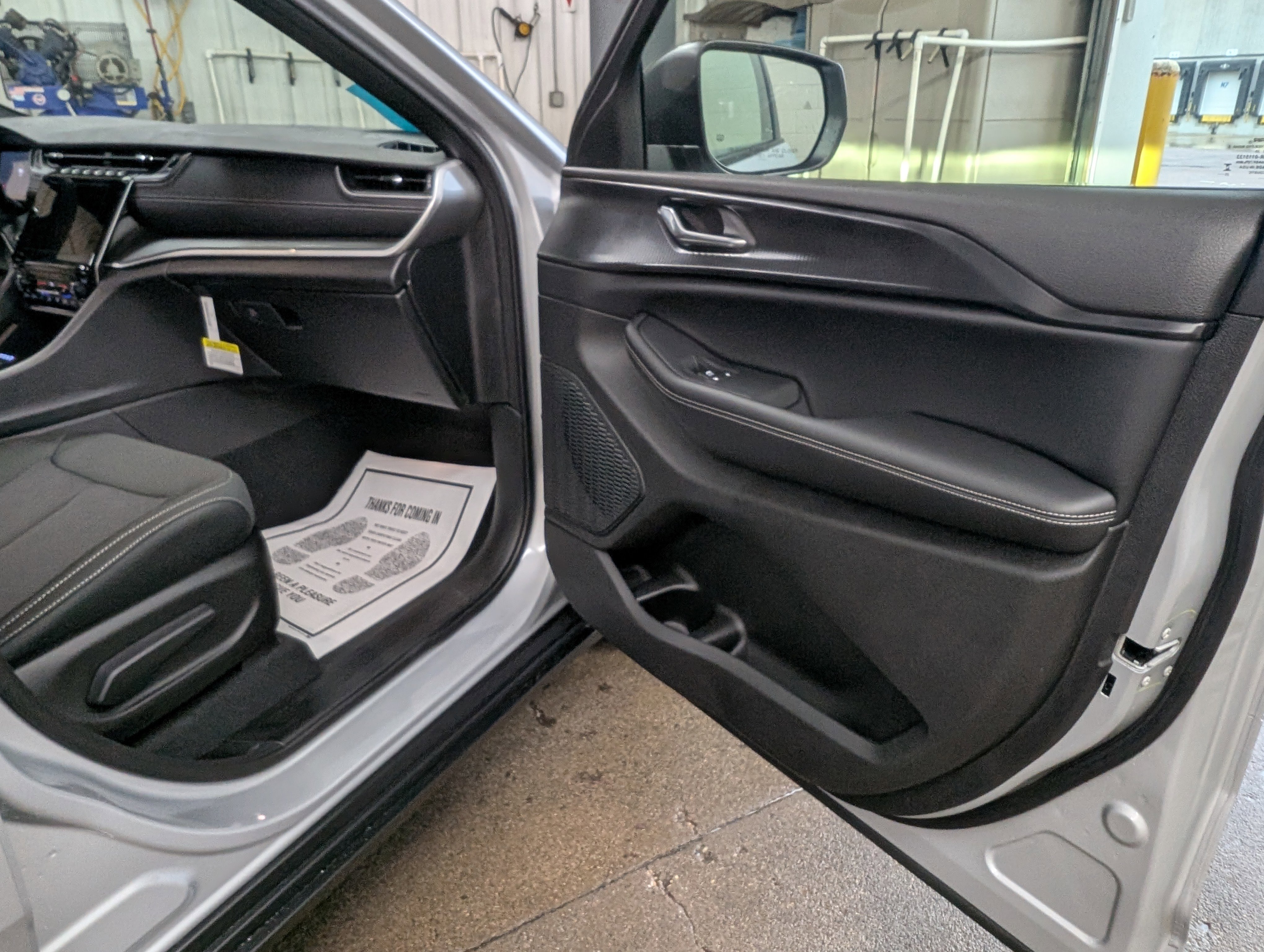 New 2025 Jeep Grand Cherokee Laredo X w/ Trailer Tow Package image 5