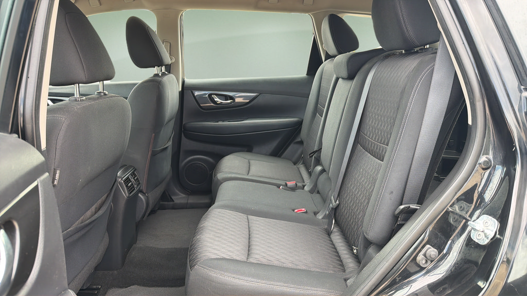 Used 2018 Nissan Rogue S AWD/4WD image 18