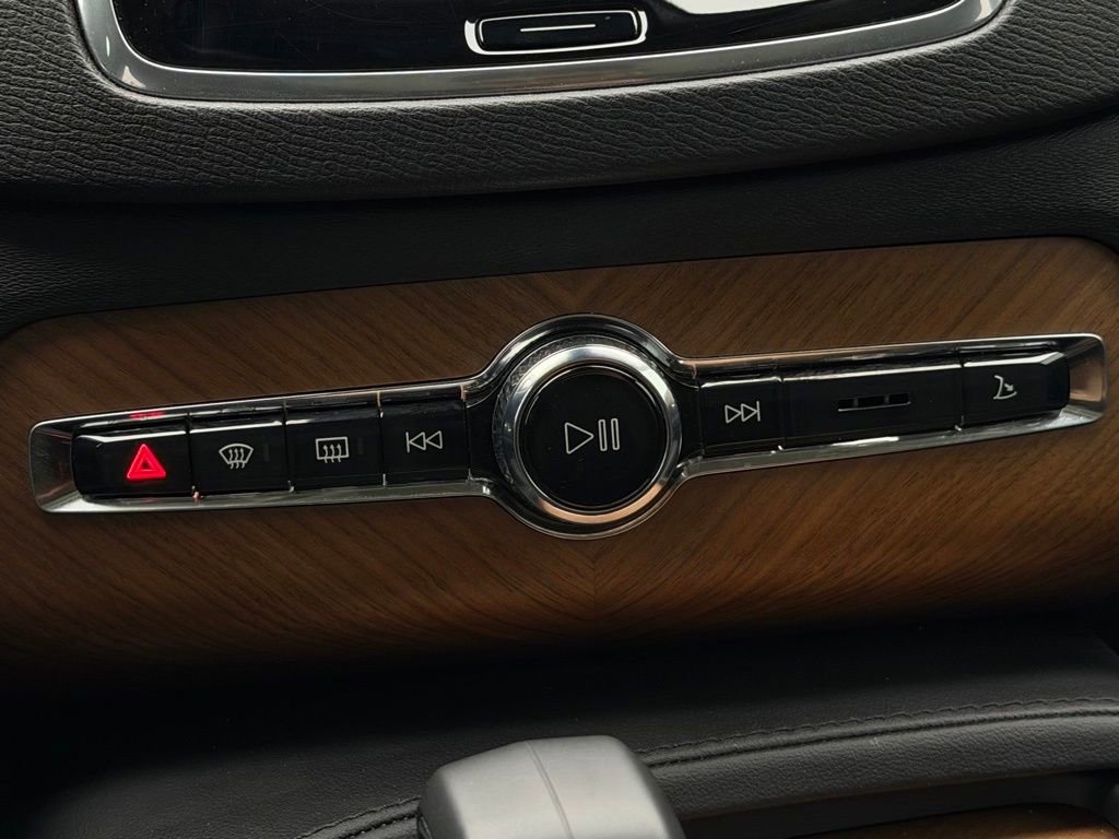 Used 2025 Volvo XC90 T8 Plus w/ Protection Package Premier image 17